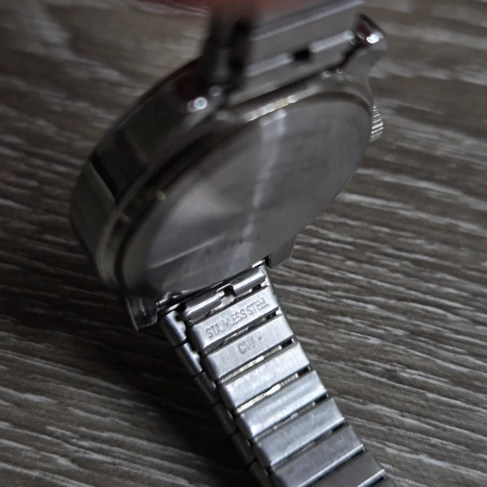 Timex T2M826 Women's Indiglo Quartz Watch Silver Tone Mother of Pearl Stretch 6